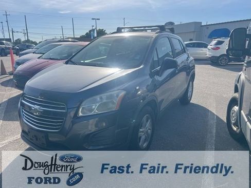 Used 2016 Chevrolet Trax LT w/ LT Convenience Package FWD image 2
