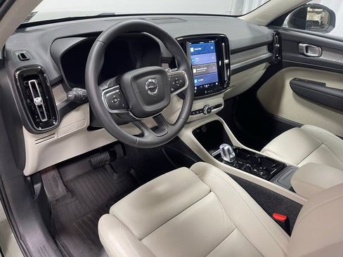 Used 2025 Volvo XC40 B5 Plus w/ Protection Package Premier image 21