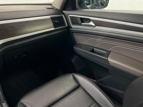 Used 2021 Volkswagen Atlas SE w/ Panoramic Sunroof Package AWD/4WD image 11