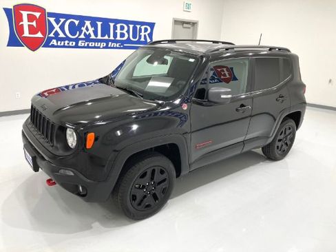 Used 2018 Jeep Renegade Trailhawk image 3