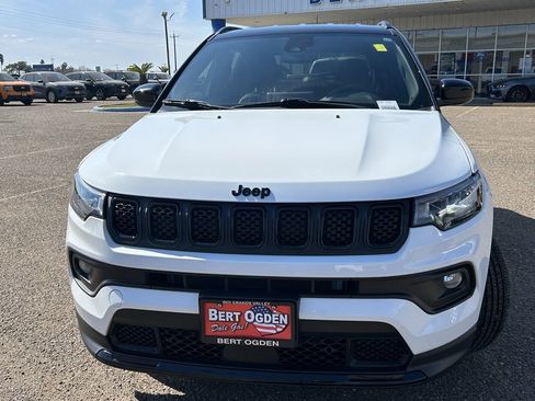 Used 2024 Jeep Compass Latitude w/ Convenience Group image 2