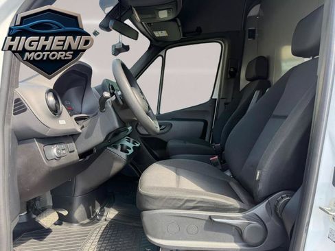 Used 2022 Mercedes-Benz Sprinter 2500 image 11