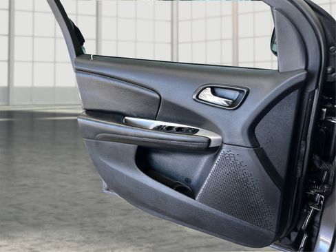 Used 2018 Dodge Journey SE w/ Popular Equipment Group image 18