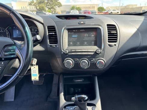Used 2017 Kia Forte S FWD image 18