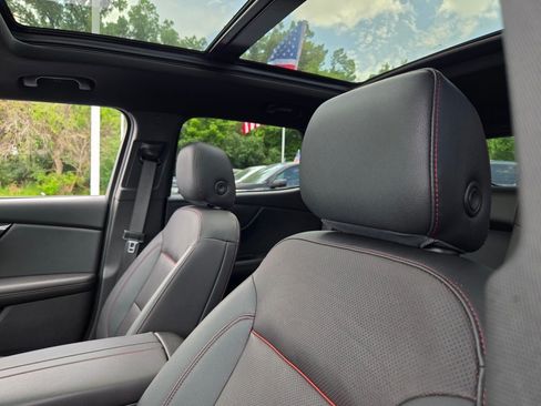 Certified 2021 Chevrolet Blazer RS w/ Enhanced Convenience Package AWD/4WD image 26