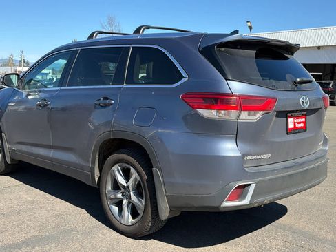 Used 2019 Toyota Highlander Limited Platinum image 3