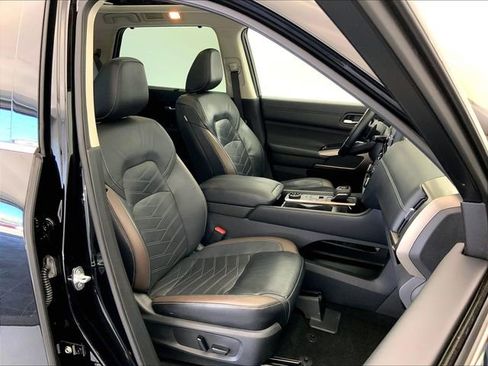 Used 2022 Nissan Pathfinder Platinum w/ Cargo Package AWD/4WD image 17