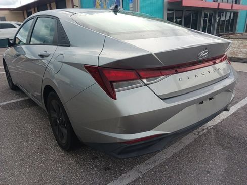 Used 2022 Hyundai Elantra SEL w/ Convenience Package FWD image 5