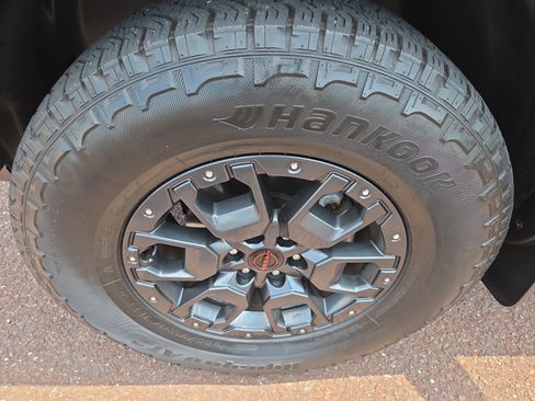 Used 2023 Nissan Frontier PRO-4X AWD/4WD image 12