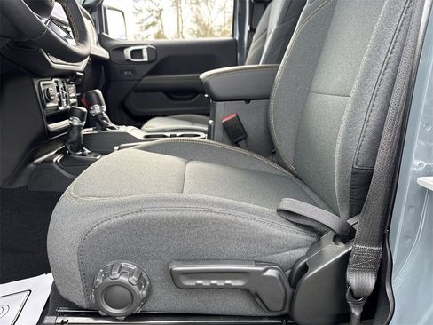 Used 2024 Jeep Wrangler Sahara image 12