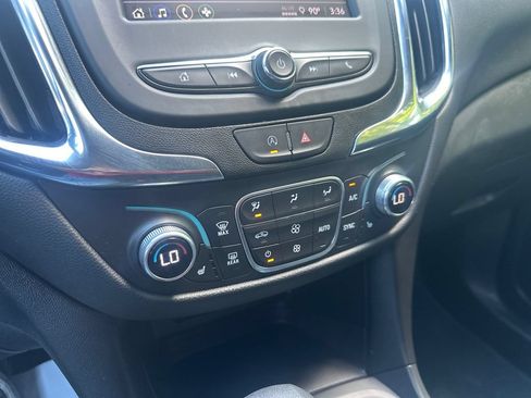 Used 2024 Chevrolet Equinox LT AWD/4WD image 16