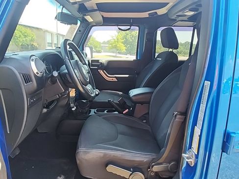 Used 2015 Jeep Wrangler Unlimited Rubicon w/ Max Tow Package AWD/4WD image 18