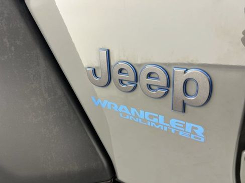 Used 2022 Jeep Wrangler Unlimited Rubicon 4xe AWD/4WD image 31