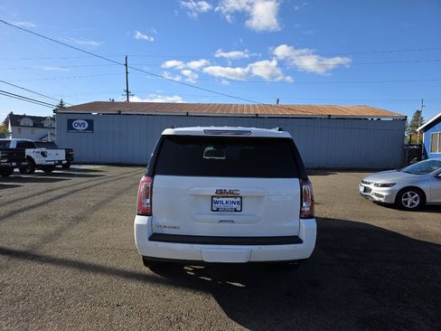 Used 2017 GMC Yukon SLT w/ Premium Edition image 6