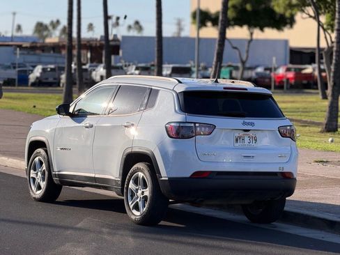 Used 2024 Jeep Compass Latitude AWD/4WD image 3