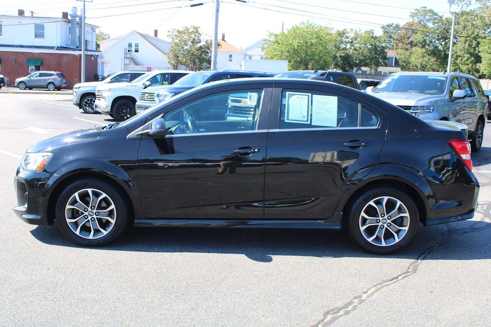 Used 2017 Chevrolet Sonic LT w/ Convenience Package FWD image 4