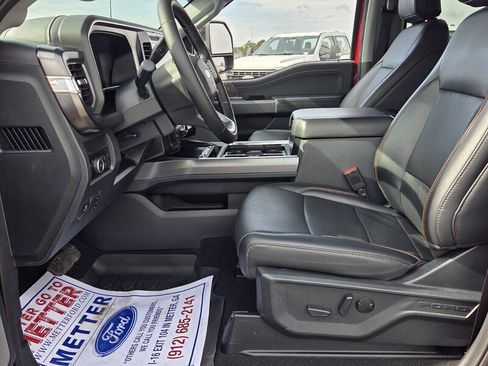 Used 2025 Ford F250 Lariat w/ Black Appearance Package image 5