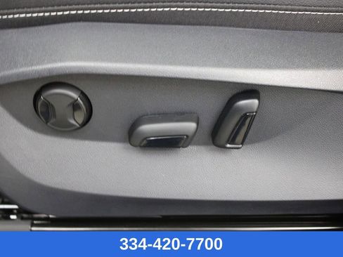 New 2026 Volkswagen Taos SEL image 18