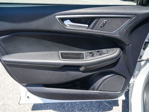 Used 2020 Ford Edge SE FWD image 20