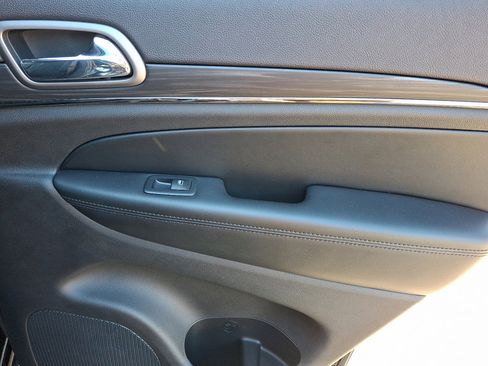 Used 2019 Jeep Grand Cherokee Limited X image 14