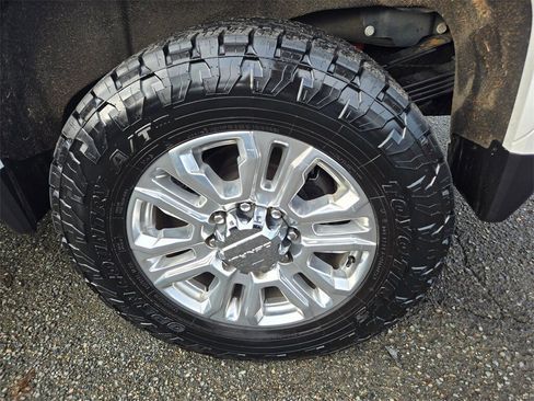 Used 2023 GMC Sierra 3500 Denali image 8