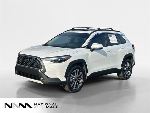 Used 2022 Toyota Corolla Cross XLE w/ Convenience Package image 1