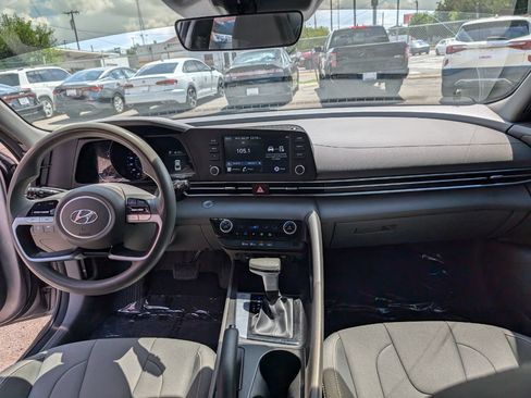 Used 2023 Hyundai Elantra SEL w/ Cargo Package FWD image 14