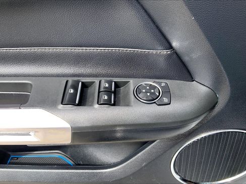 Used 2017 Ford Mustang Premium RWD image 28
