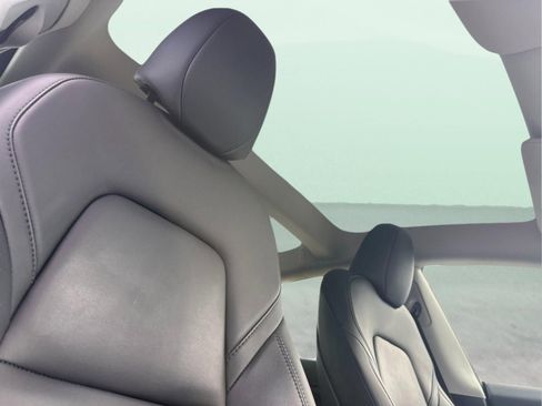 Used 2023 Tesla Model 3 Standard Range image 16