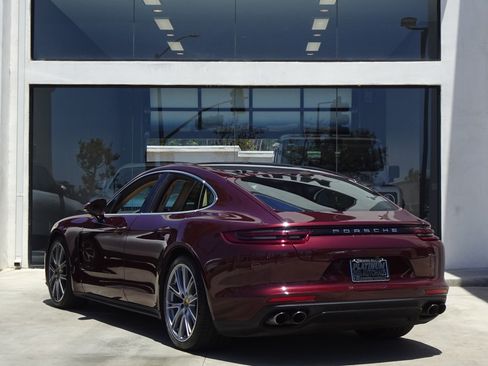 Used 2018 Porsche Panamera image 4