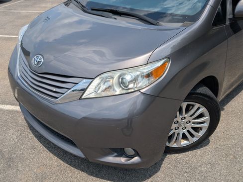 Used 2017 Toyota Sienna XLE FWD image 13