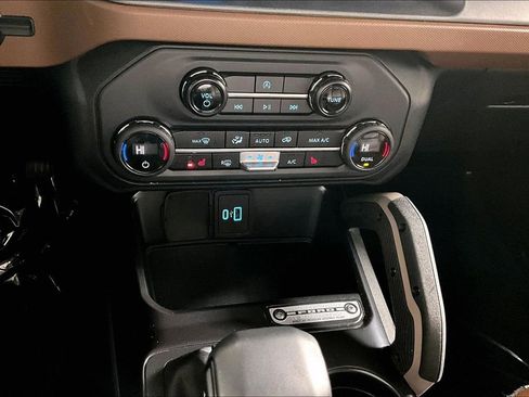 Used 2024 Ford Bronco Outer Banks image 31