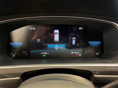 Certified 2023 Volkswagen Tiguan SE R-Line image 20
