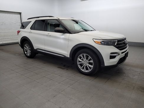 Used 2020 Ford Explorer XLT w/ Equipment Group 202A AWD/4WD image 11