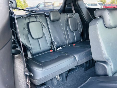 Used 2019 Chrysler Pacifica Touring-L Plus w/ S Appearance Package FWD image 33