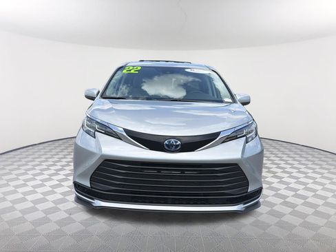 Certified 2022 Toyota Sienna LE FWD image 2
