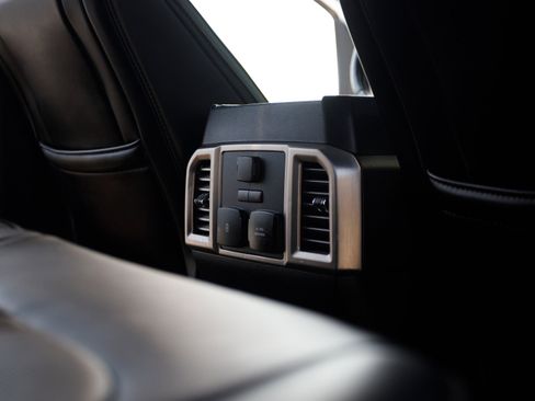 Used 2020 Ford F250 Platinum w/ FX4 Off-Road Package image 32