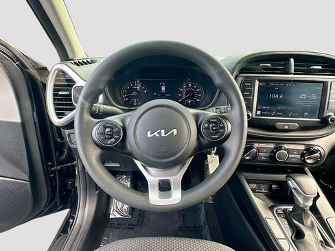 Used 2022 Kia Soul LX w/ Technology Package FWD image 11