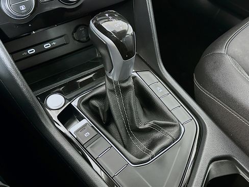 Used 2024 Volkswagen Taos SE image 16