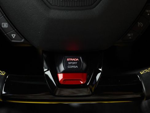 Used 2020 Lamborghini Huracan EVO RWD image 32