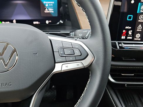 New 2025 Volkswagen Atlas SE image 18