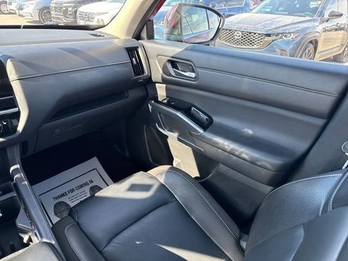 Used 2022 Nissan Pathfinder SL image 18