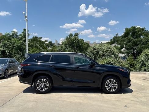 Used 2026 Toyota Highlander XLE AWD/4WD image 3