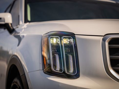 Used 2023 Kia Telluride S image 10