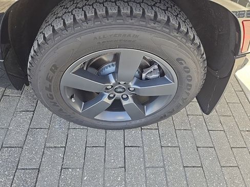 Certified 2024 Land Rover Defender 90 X-Dynamic SE image 9