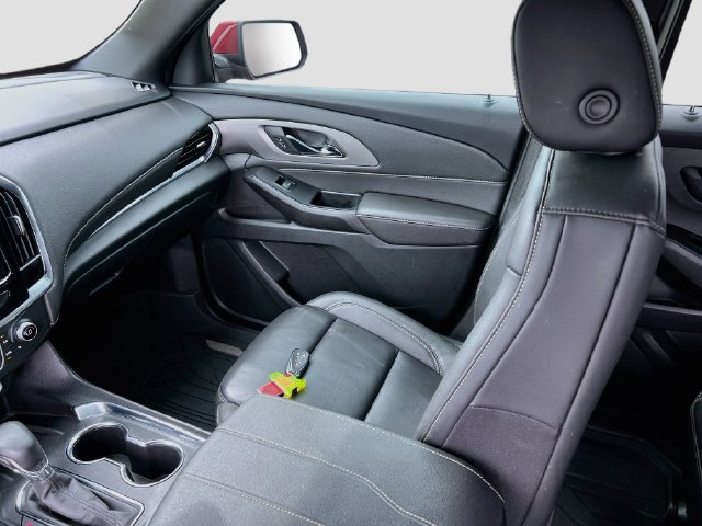 Used 2023 Chevrolet Traverse LT w/ LPO, Floor Liner Package FWD image 5
