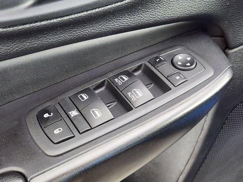 Used 2020 Jeep Cherokee Trailhawk w/ Cold Weather Group AWD/4WD image 17