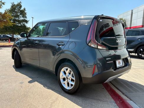 Used 2025 Kia Soul LX w/ LX Technology Package FWD image 8