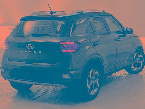 Used 2024 Hyundai Venue Limited image 3