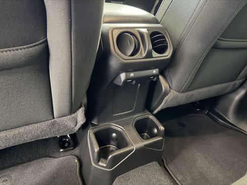 Used 2022 Jeep Wrangler Unlimited Sport AWD/4WD image 12